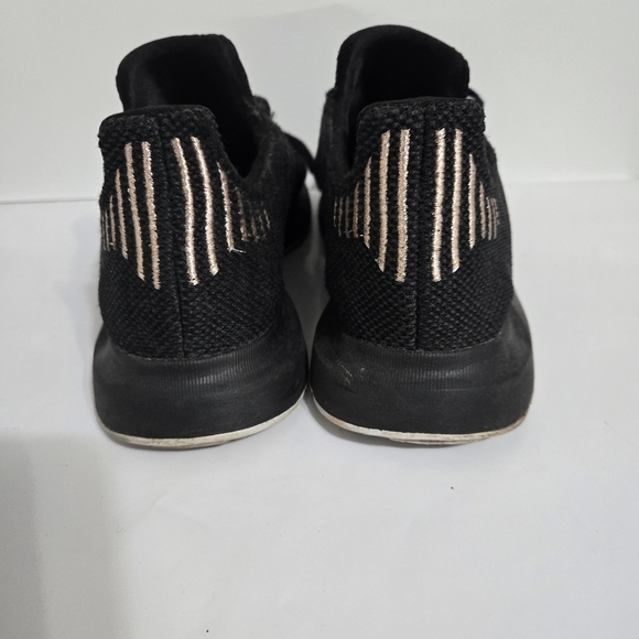 Adidas Swift run tennis shoe black lace up - Picture 4 of 10